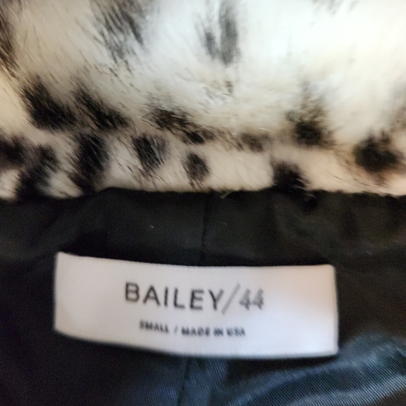 Bailey 44 snow leopard faux fur jacket - Picture 3 of 3